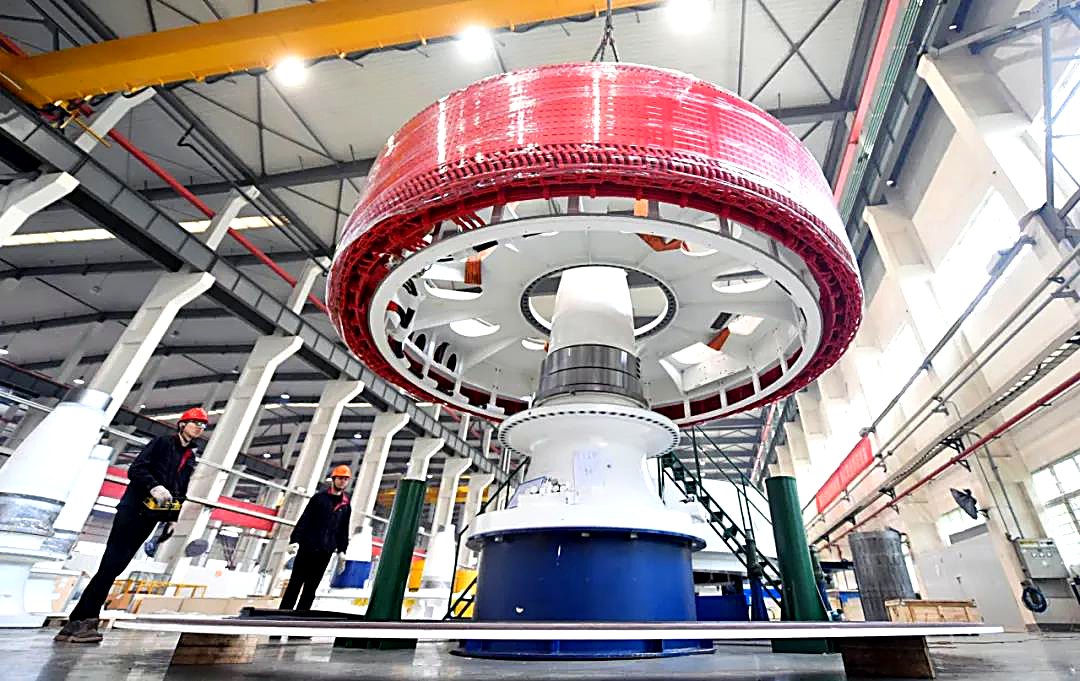 Wind turbine generator assembly in manufacturing hall