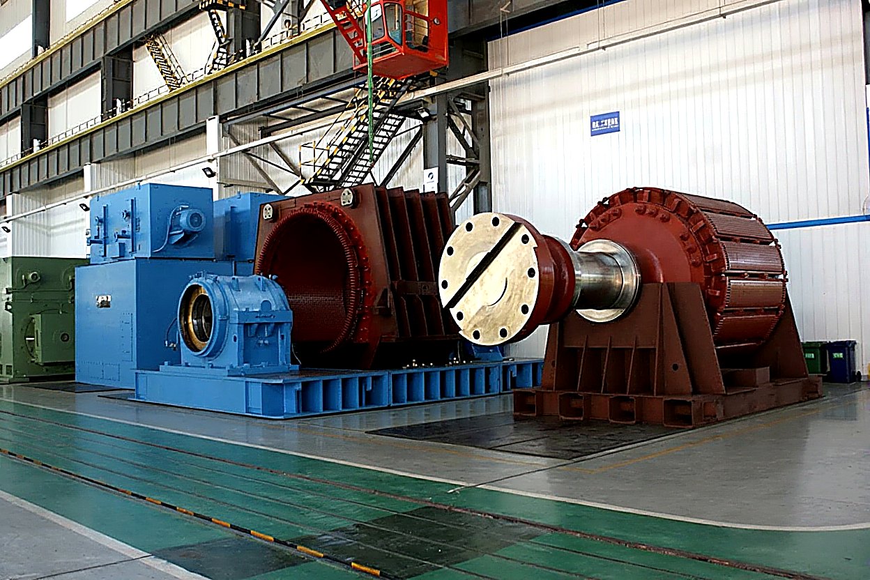7 MW synchronous mill motor with rotor on stand